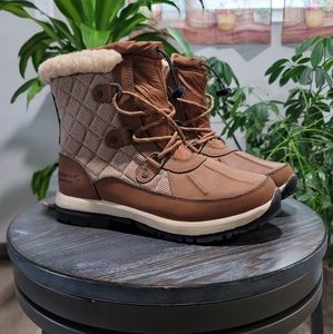 Bearpaw Snow boots